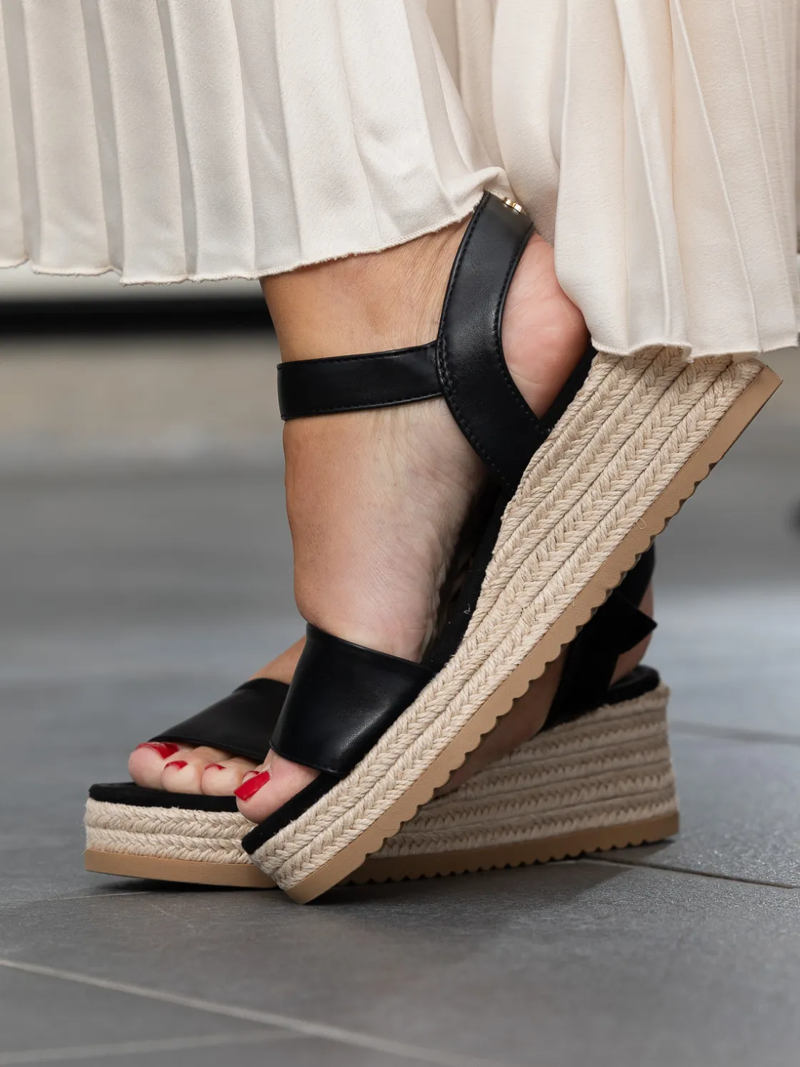 lili_wedge_black_1.webp Roberto Rosso Sandaler>Lili Wedge Black