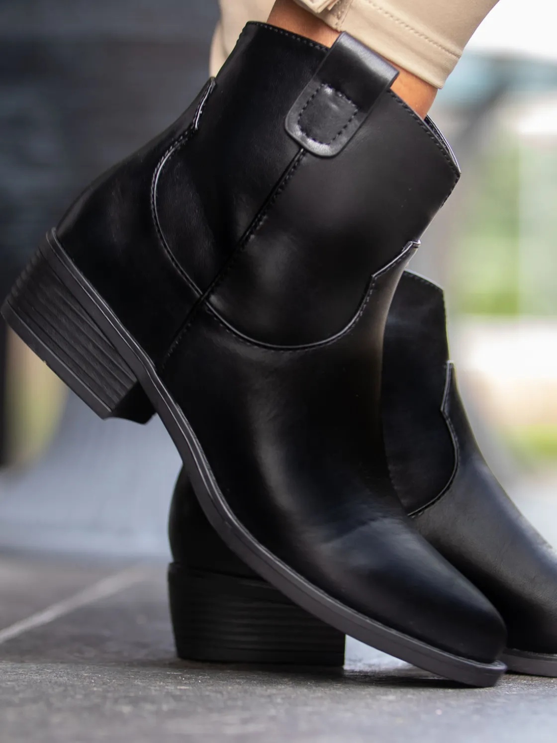 susy_black_2.webp Roberto Rosso Skoletter Og Boots>Susy Black